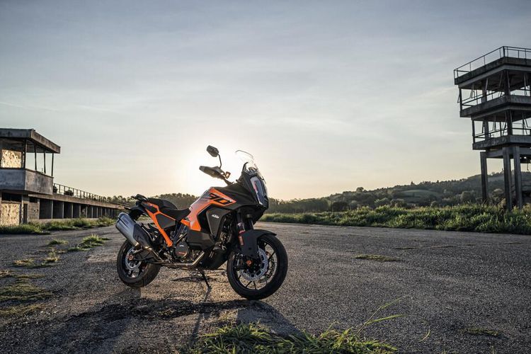 KTM resmi melansir KTM 1290 Super-Adventure-S 2023. 