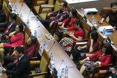 Hadiri Paripurna RUU Pilkada, Anggota Fraksi PDI-P Kompak Berbaju Merah