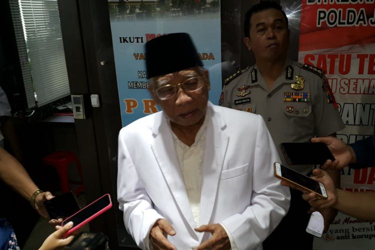 Ketua MUI Jatim, KH Abdussomad Bukhori di Mapolda Jatim, Selasa (15/1/2019)