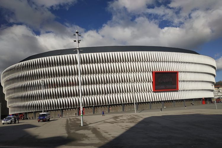 Tampak luar Stadion San Mames, kandang Athletic Bilbao, di Bilbao, Spanyol, Rabu (5/2/2020).