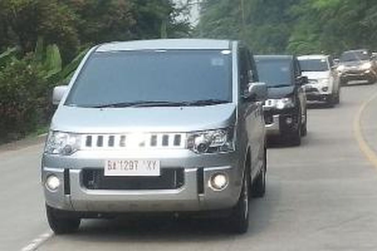 Test drive Mitsubishi Delica di Sumatera Barat