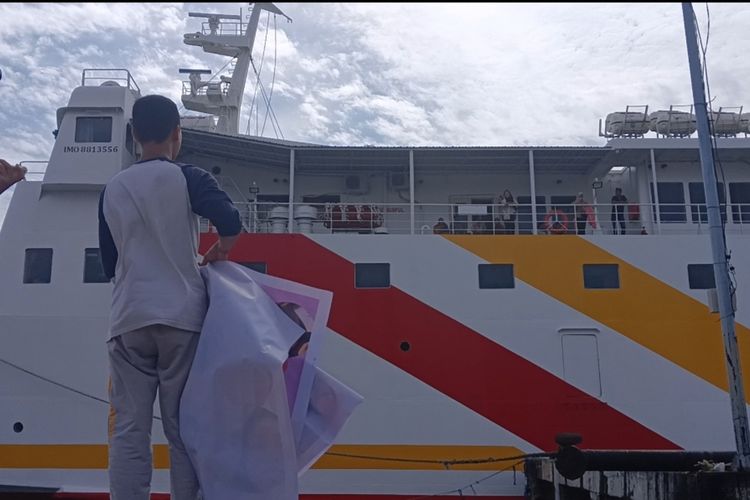 Kapal yang membawa pemudik di Pelabuhan Nusantara Parepare, Sulawesi Selatan, Sabtu (8/4/2023).