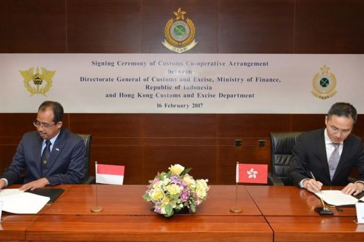 Penandatangan kerja sama antara Jenderal Bea Cukai dan Customs and Excise Department of Hong Kong 