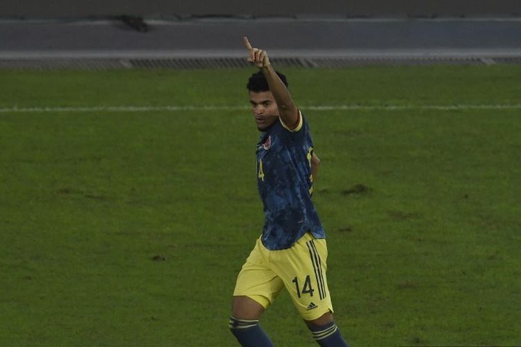 Pemain Kolombia Luis Diaz merayakan setelah mencetak gol ke gawang Brasil selama pertandingan fase grup turnamen sepak bola Conmebol Copa America 2021, di Stadion Nilton Santos di Rio de Janeiro, Brasil, pada 23 Juni 2021.