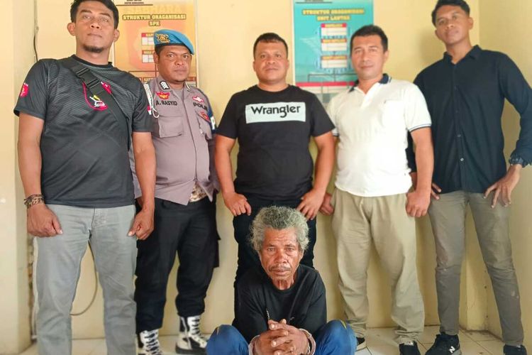 Seorang kakek inisial LA (65), warga Kecamatan Mawasangka, Kabupaten Buton Tengah, Sulawesi Tenggara, tak bisa mengelak saat ditangkap polisi. LA ditangkap karena diduga telah mencabuli seorang yang anak yang berusia 4 tahun, Senin (25/9/2023).