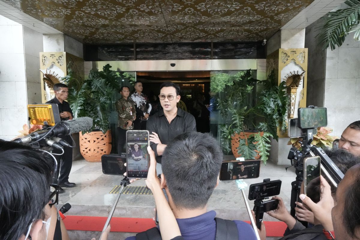 Aktor Denny Sumargo.