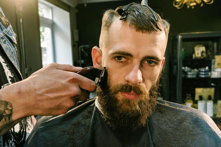 5 Model Rambut Pria yang Cocok Untuk Wajah Lonjong