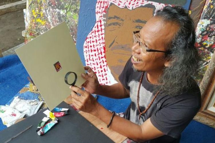 Jupri Abdullah, seniman asal Pasuruan melukis Raja Salman dengan ukuran mini