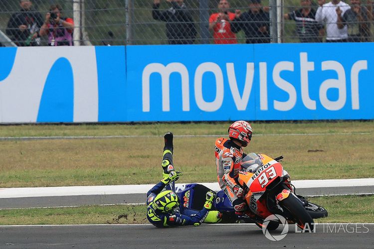 Adegan insiden antara Marc Marquez dengan Valentino Rossi di GP Argentina 2018.