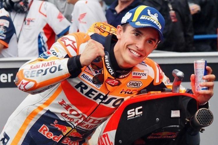 Pebalap Repsol Honda Marc Marquez merayakan keberhasilan dalam meraih pole position MotoGP Jepang 2022 di Sirkuit Motegi, Sabtu (24/9/2022) sore WIB.