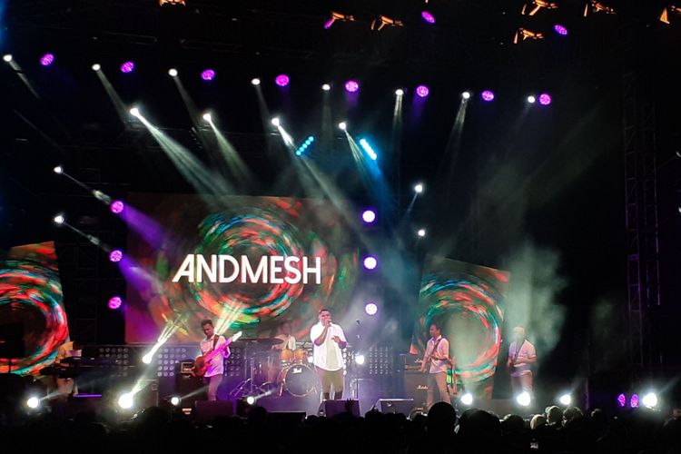 Andmesh Kamaleng menjadi salah satu penampil di acara musik Love Fest 2020 di Istora Senayan, Jakarta Pusat, Sabtu (22/2/2020).