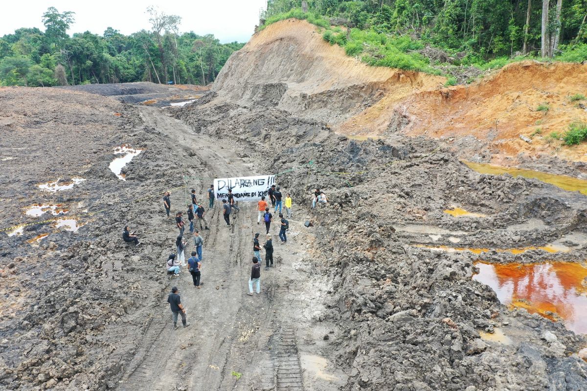 Hutan Universitas Mulawarman yang menjadi tempat penelitian bagi ribuan mahasiswa dari generasi ke generasi, saat ini telah ditambang secara ilegal dan masif, keluasan 3,2 hektar hanya dalam waktu sepekan, Sabtu (5/4/2025)