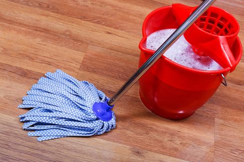 Cara Mudah Bersihkan Lantai dengan Detergen