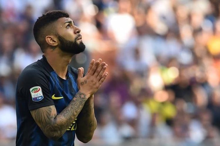 Gabriel Barbosa membela Inter Milan saat melawan Bologna pada partai Serie A di Stadion Giuseppe Meazza, 25 September 2016.