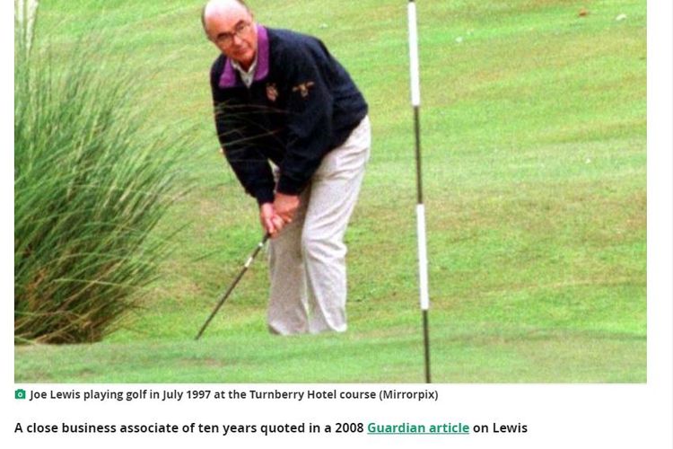 Pemilik Tottenham, Joe Lewis, bermain golf di Lapangan Golf Turnberry Hotel pada Juli 1997.