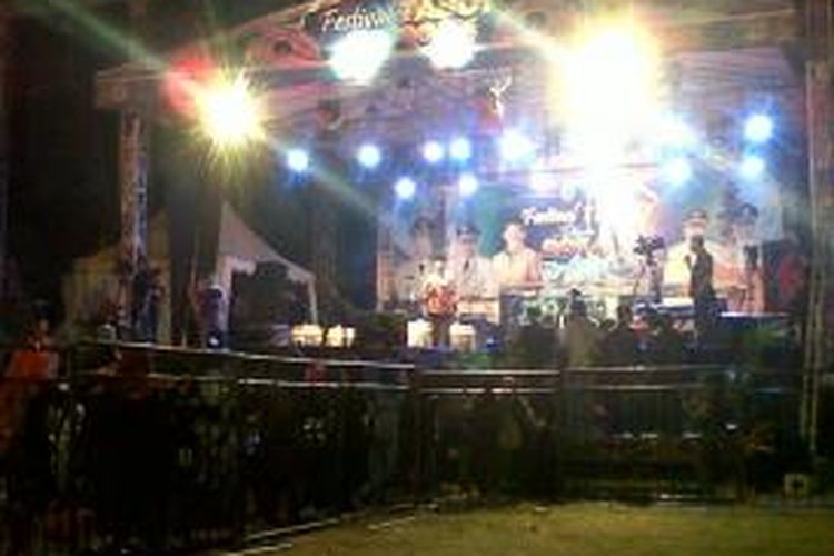 Gubernur Bengkulu Junaidi Hamsyah membuka Festival Tabot 2014, Jumat (24/10/2014), di Lapangan Merdeka, Bengkulu.