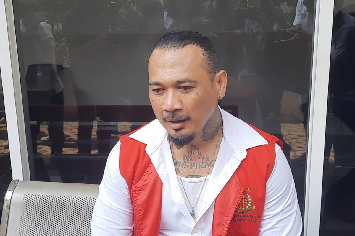 Musisi I Gede Aryatisna alias Jerinx menghadiri sidang lanjutan kasus dugaan pengancaman atas pegiat media sosial Adam Deni pada Selasa (25/1/2022). 
