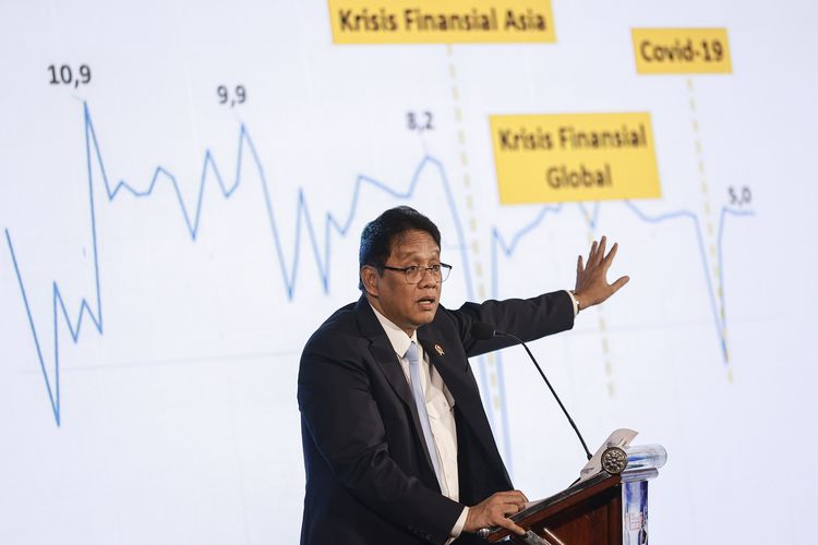 Menteri Keuangan Purbaya Yudhi Sadewa menyampaikan paparan pada forum 1 Tahun Prabowo–Gibran: Optimism on 8% Economic Growth di Jakarta, Kamis (16/10/2025). Acara tersebut digelar sebagai wadah diskusi strategis untuk menelaah capaian, tantangan, dan langkah konkret menuju target pertumbuhan ekonomi sebesar 8 persen pada 2029 sesuai yang tercantum dalam Rencana Pembangunan Jangka Menengah Nasional (RPJMN) 2025–2029. ANTARA FOTO/Dhemas Reviyanto/bar