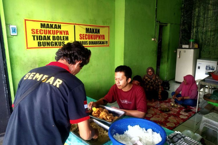 Warung makan gratis di Jalan Anjasmoro Nomor 33, Kota Blitar, Jumat (8/9/2023)