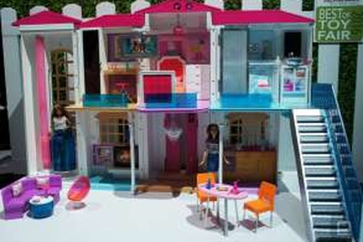 Dream House Barbie yang dilengkapi dengan jaringan internet nirkabel seperti rumah pintar di kehidupan nyata.
