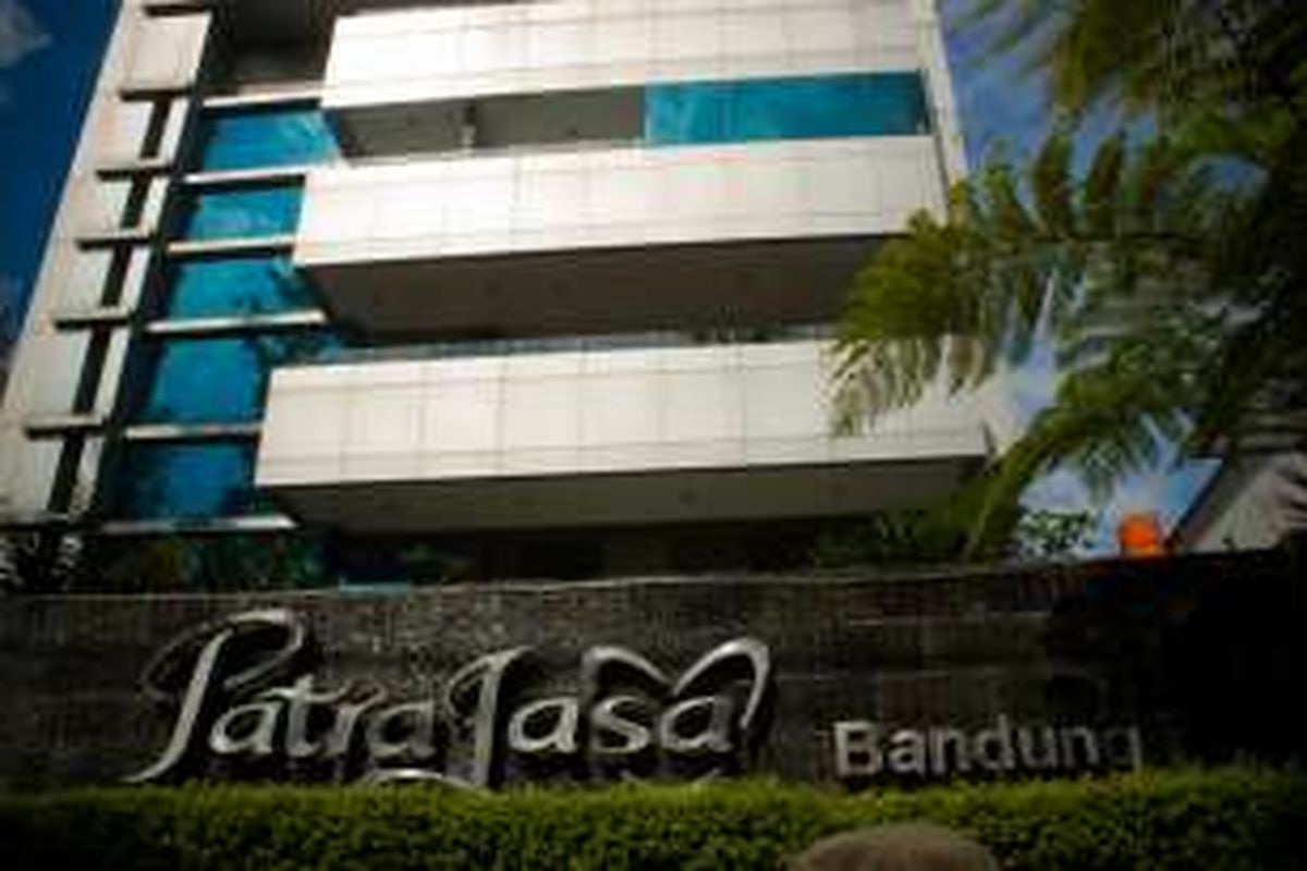 Tampak depan Patra Jasa Bandung Hotel yang terletak di Jl. Ir. H. Juanda 132 (Dago), Bandung.