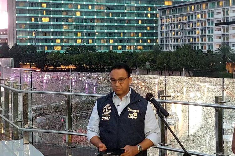 Gubernur DKI Jakarta Anies Baswedan dalam acara Peluncuran Halte Iconic Transjakarta, di lantai 2 Halte Bundaran HI, Jakarta, pada Sabtu (15/10/2022) sore. 