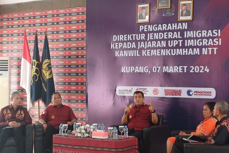 Direktur Jenderal (Dirjen) Imigrasi, Kementerian Hukum dan Hak Asasi Manusia (Kemenkumham) Silmy Karim menyatakan pihaknya tengah memperjuangkan tunjangan untuk pegawainya yang bertugas di perbatasan, Kamis (7/3/2024).