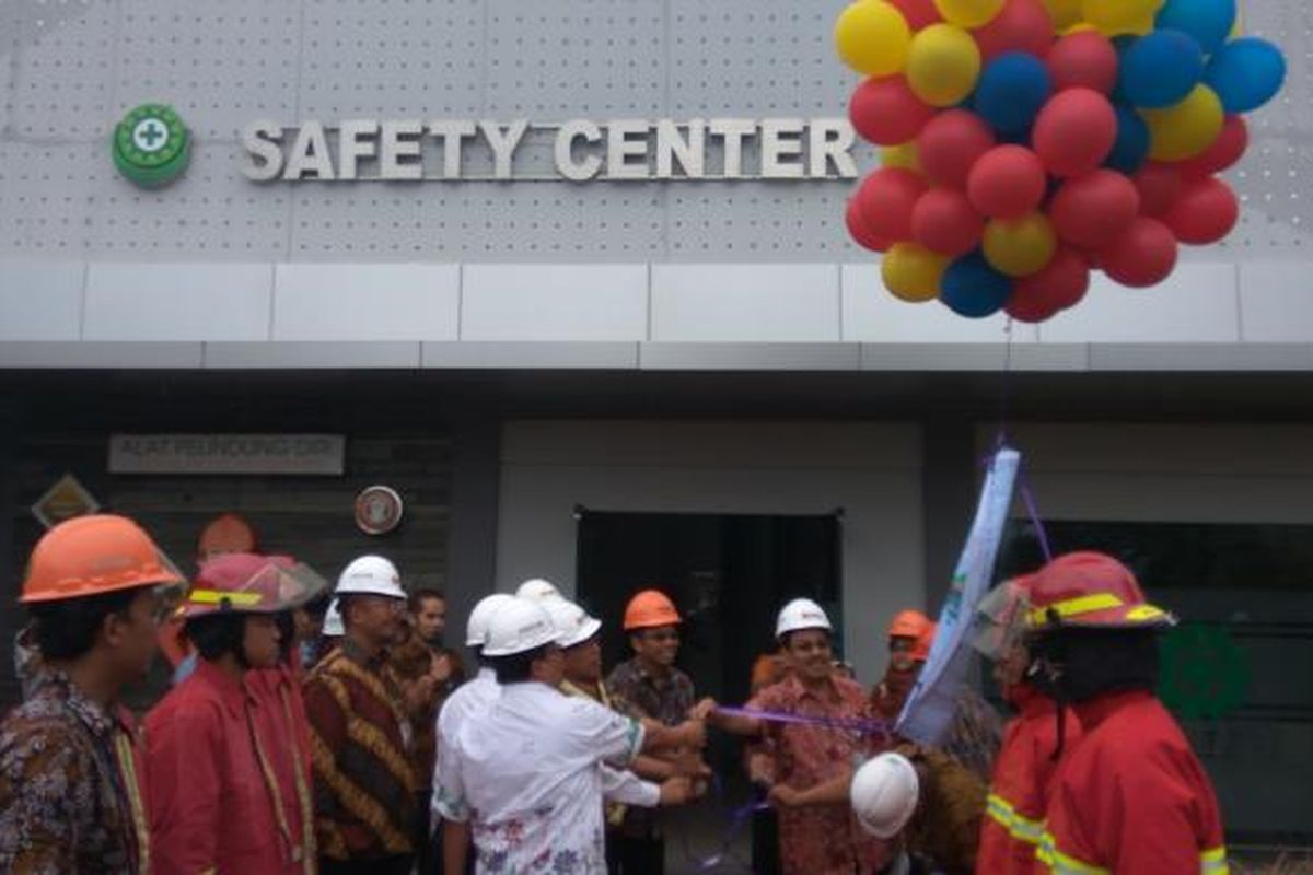 Peresmian percontohan keselamatan kerja, lingkungan dan PKDO (Pemeliharaan Peralatan Dalam Kondisi Operasi) di PLTU Lontar. 