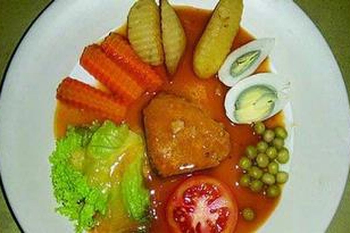 Bistik galantin dari Restoran Kusuma Sari merupakan salah satu wujud bistik klasik yang telah lama dikenal kalangan keraton Jawa. 