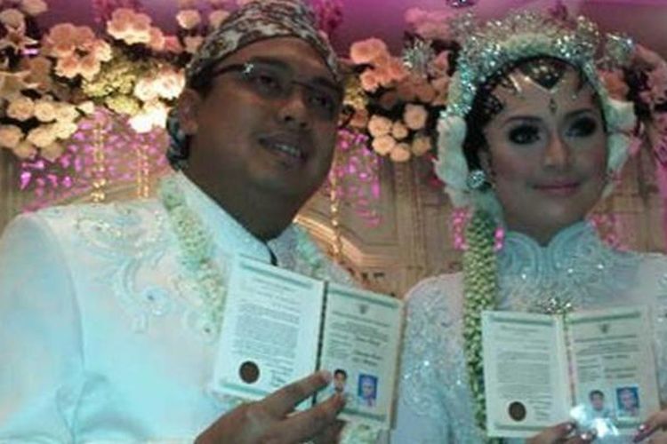 Artis peran Eddies Adelia dan Ferry Setiawan