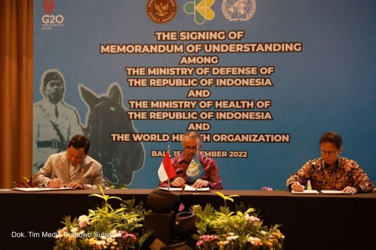 Kementerian Pertahanan menandatangani nota kesepahaman bersama atau memorandum of understanding (MoU) dengan Badan Kesehatan Dunia (WHO) di Bali, Selasa (15/11/2022). 
