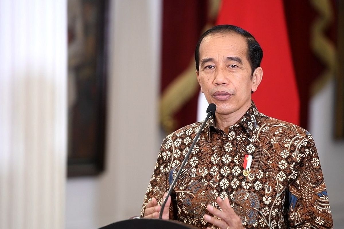 Presiden Joko Widodo memberikan pernyataan pers tentang perkembangan terkini pelaksanaan Pemberlakuan Pembatasan Kegiatan Masyarakat (PPKM) di Istana Merdeka, Jakarta, Senin (30/8/2021). Presiden Joko Widodo memutuskan tetap memperpanjang kebijakan PPKM hingga 6 September 2021 meskipun perkembangan kasus COVID-19 semakin menunjukan tren penurunan. ANTARA FOTO/Biro Pers dan Media Setpres/Handout/wsj.