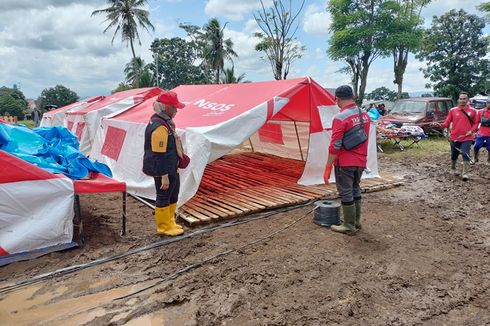 Cegah Air Merembes ke Tenda, Kemensos Pasang 4.500 Palet di Posko Pengungsian Cianjur