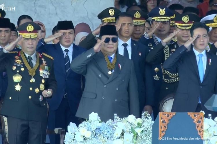 Presiden RI Prabowo Subianto dan Wapres Gibran Rakabuming Raka menghadiri HUT Bhayangkara di Monas, Jakarta, Selasa (1/7/2025). 