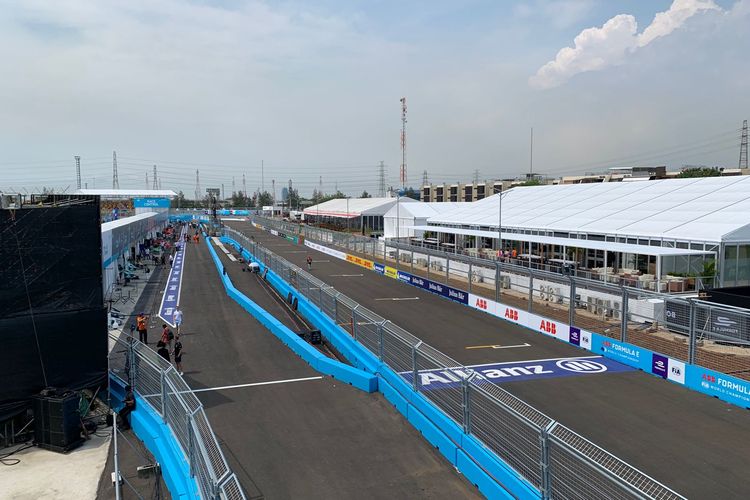Jakarta International e-Prix Circuit yang dibangun khusus untuk balap Formula E ini, untuk pertama kalinya dipakai pada kejuaraan dunia balap mobil listrik.