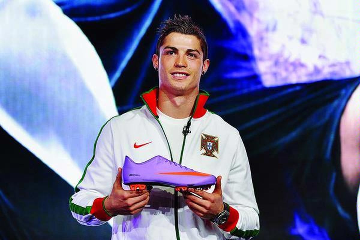 Portugal, Cristiano Ronaldo, menjadi ikon utama Nike dalam peluncuran sepatu Mercurial Vapor Superfly II, pekan lalu di London, Inggris.
