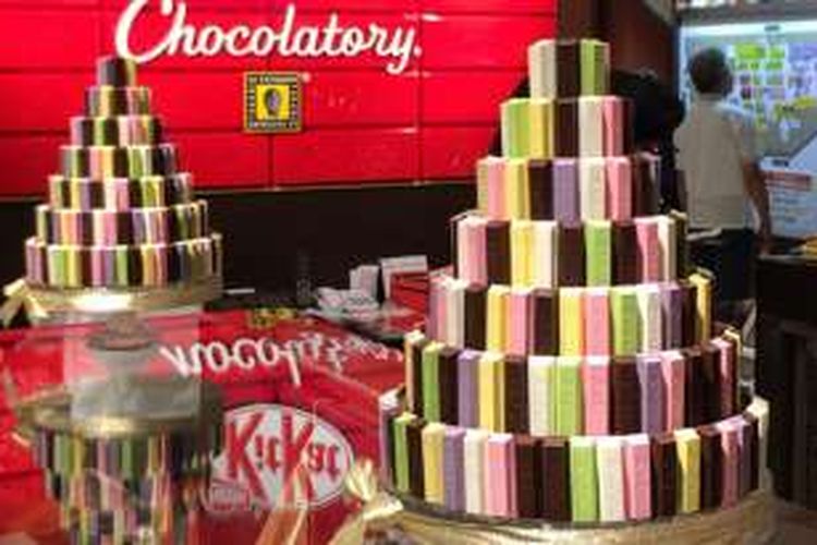 Cobalah datang ke Chocolatory, salah satu patissier paling terkenal di Tokyo yang berada di bawah naungan Chef Yasumasa Takagi. Dia adalah pelopor KitKat versi gourmet, dengan beragam varian rasa unik. 