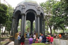 Masuk ke Ruang Bawah Tanah Makam Megah di Petamburan