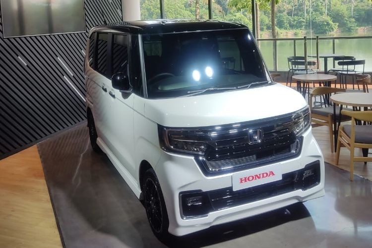 Honda N-BOX di Dreams Cafe Senayan