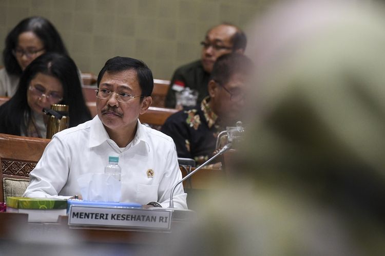 Menteri Kesehatan Terawan Agus Putranto mengikuti rapat kerja dengan Komisi IX DPR di Kompleks Parlemen, Senayan, Jakarta, Senin (3/2/2020). Rapat kerja tersebut membahas pencegahan dan penanganan virus korona di Indonesia serta upaya perlindungan kesehatan Warga Negara Indonesia yang berada di China dan negara lain. ANTARA FOTO/Hafidz Mubarak A/wsj.