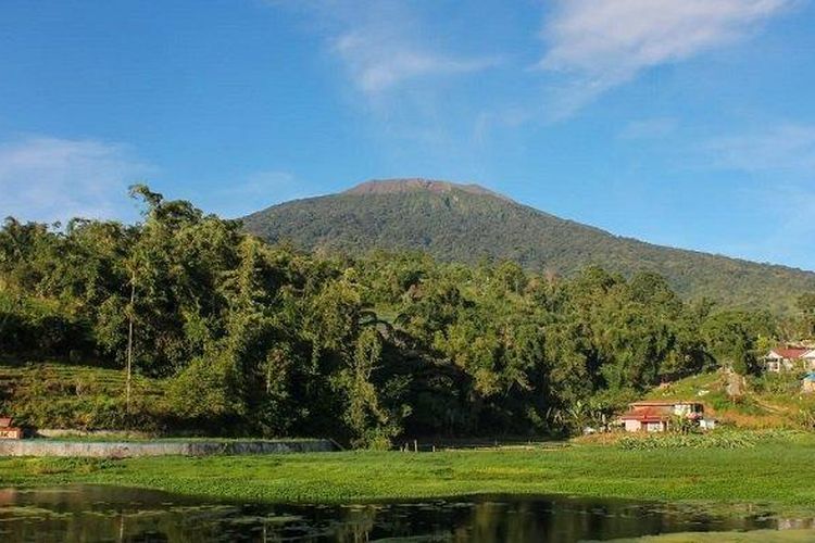 Ilustrasi Gunung Marapi di Sumatera Barat. 