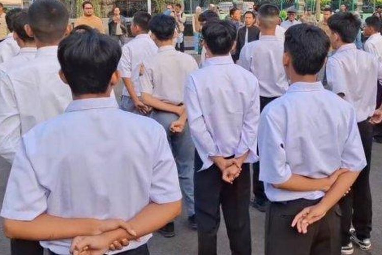 Siswa Bermasalah di Banten Bakal Dikirim ke Barak TNI Mulai Bulan Depan