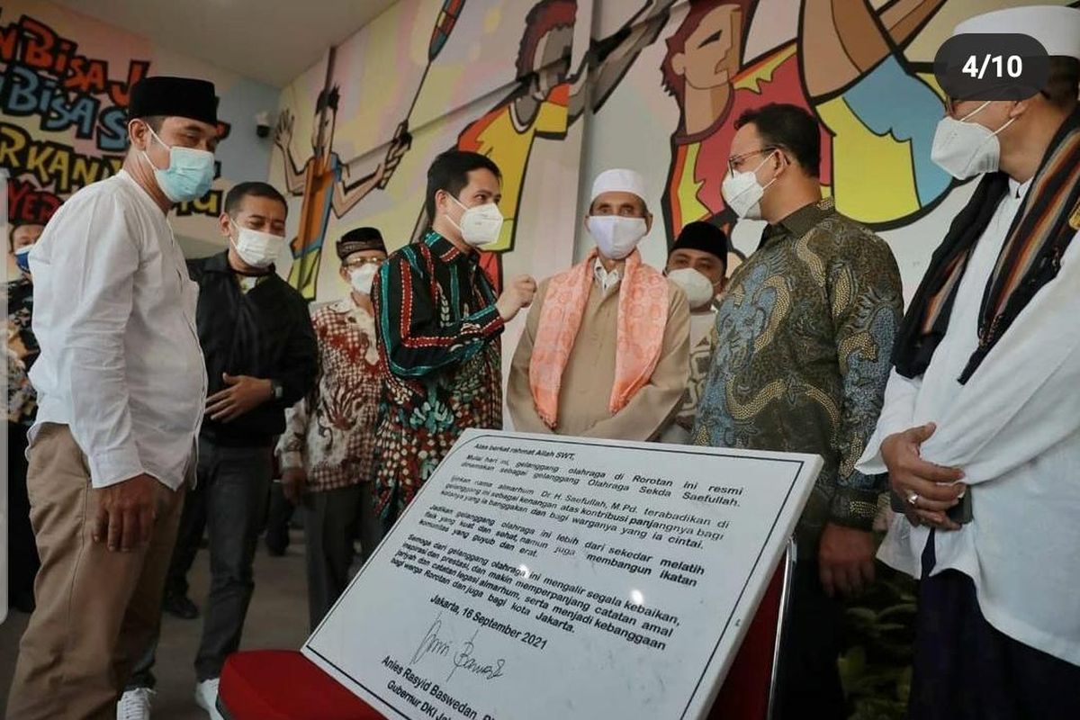 Gubernur DKI Jakarta Anies Baswedan saat meresmikan pergantian nama GOR Rorotan menjadi GOR Sekda Saefullah.