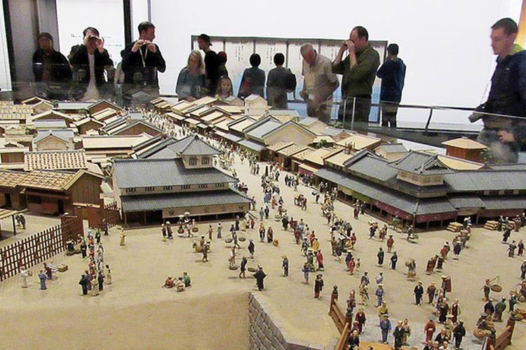 Maket permukiman, pasar, dan jalan utama di Edo dari Nihonbashi pada Zaman Edo di Museum Edo-Tokyo, Tokyo, Jepang.