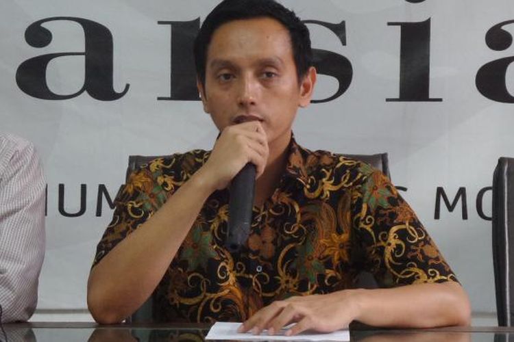 Direktur Imparsial Al Araf di Kantor Imparsial Tebet, Jakarta, Selasa (10/1/2017).