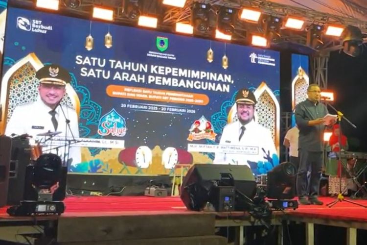 Bupati SBT Fachri Husni Alkatiri dalam malam refleksi satu tahun pemerintahan Bupati dan Wakil Bupati periode 2025?2030 di Pantai Wailola, Kota Bula, Jumat (20/2/2026). 