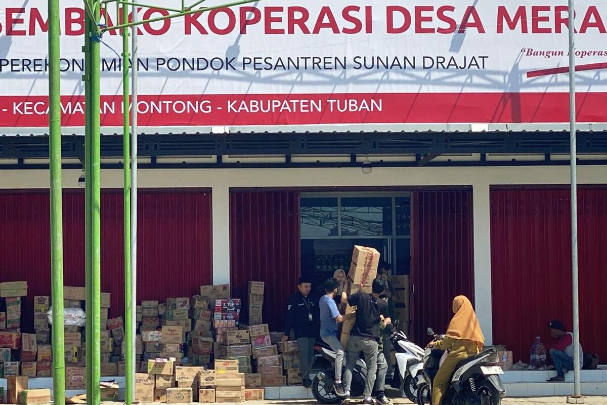 Seluruh barang dagangan yang ada di Gerai Sembako, Koperasi Desa Merah Putih (KDMP) Desa Pucangan, Kecamatan Montong, Kabupaten Tuban, Jawa Timur, ditarik dan diangkut oleh perusahaan mitra strategis yang mensupportnya dari awal berdiri. Selasa (22/7/2025)