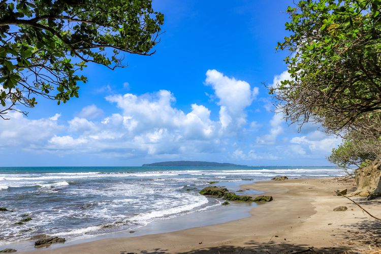 Pantai Karang Nini, Pangandaran, Jawa Barat 