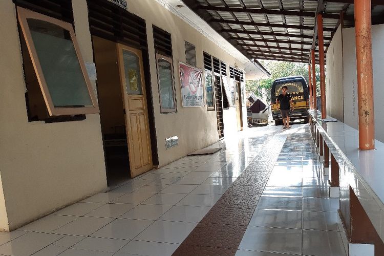 Pintu ruang jenazah di RS Bhayangkara tertutup, Rabu (12/6/2019) pukul 15.37 Wita. 