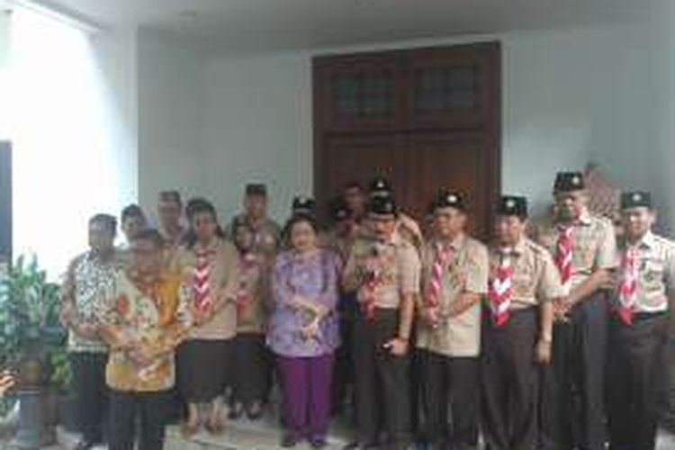 Presiden ke-5 RI Megawati Soekarnoputri menerima delegasi gerakan Pramuka di kediamannya, di Teuku Umar, Jakarta, Jumat (25/9/2016).